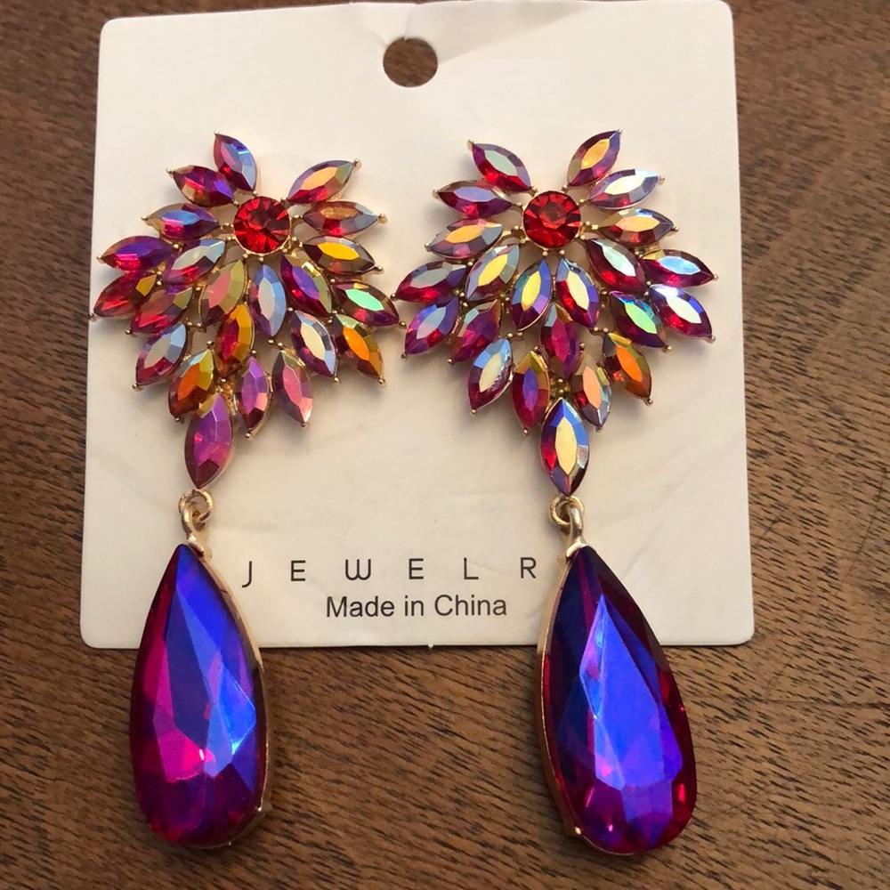 Absolutely stunning Crystal Boutique pierced earrings. NWOT